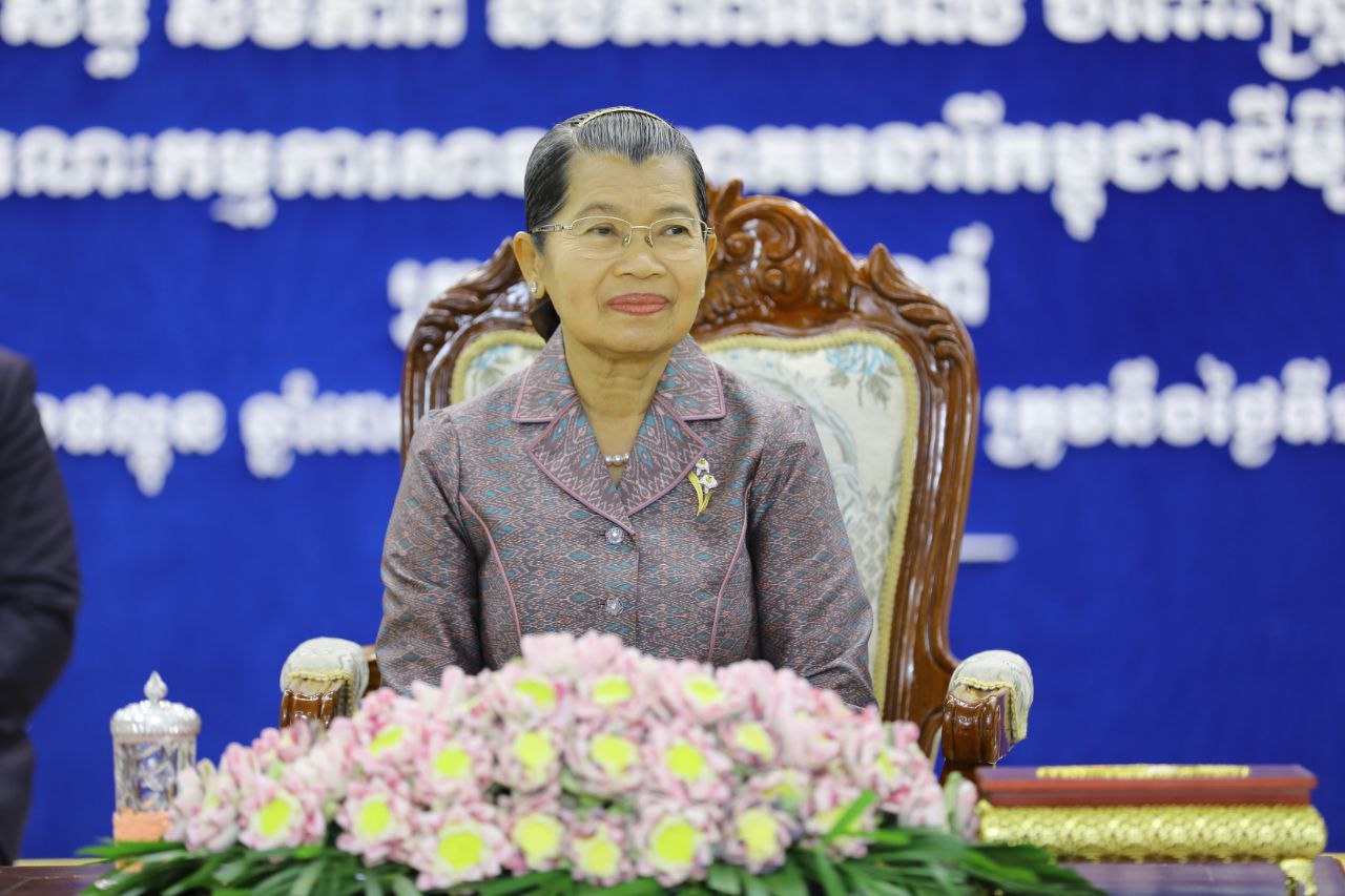 សម្តេចកិត្តិសង្គហបណ្ឌិត ម៉ែន សំអន អញ្ជើញប្រកាស គណៈកម្មការសាខាសមាគមនារីកម្ពុជា ដើម្បីសន្តិភាព និងអភិវឌ្ឍន៍ ក្រសួងទេសចរណ៍
