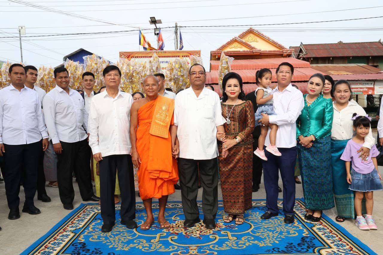 បុណ្យផ្កាប្រាក់សាមគ្គីដង្ហែទៅកាន់វត្តចំនួនប្រាំនៅខេត្តតាកែវ បានឆ្លុះបញ្ចាំង​ពីតួនាទីយ៉ាងសំខាន់របស់សាសនា