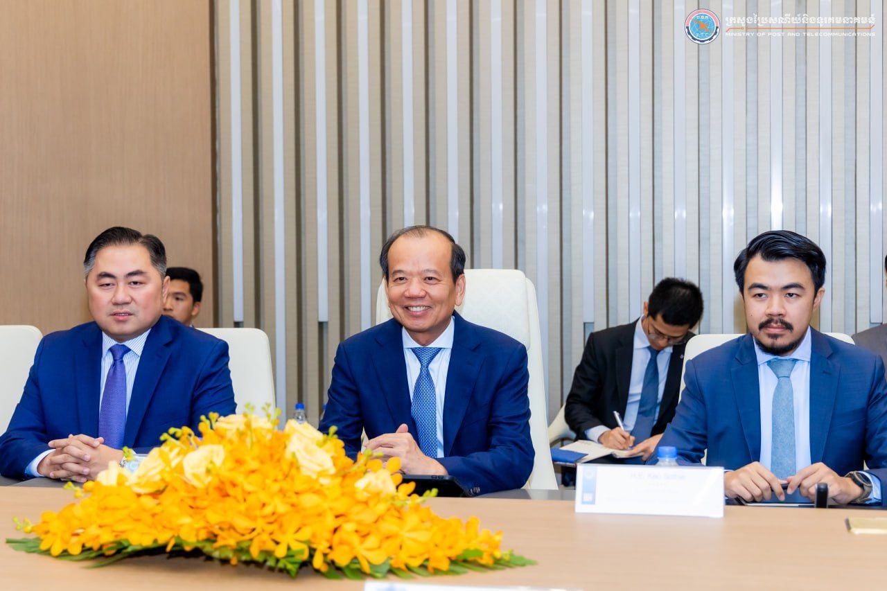 ឯកឧត្តមរដ្ឋមន្រ្តី ជា វ៉ាន់ដេត បានអនុញ្ញាតជូនលោក Jojo Flores សហស្ថាបនិកក្រុមហ៊ុន Plug and Play LLC ចូលជួបសម្ដែងការគួរសម និងពិភាក្សាការងារ
