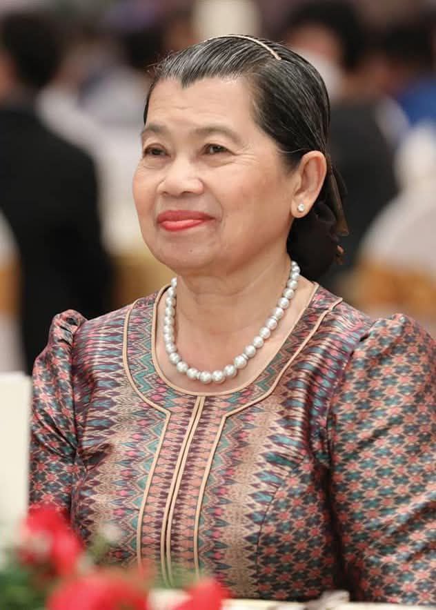 ឯកឧត្តម ជា វ៉ាន់ដេត រដ្ឋមន្ត្រីក្រសួងប្រៃសណីយ៍និងទូរគមនាគមន៍ និងលោកជំទាវ ព្រមទាំងថ្នាក់ដឹកនាំនិងមន្ត្រីរាជការ បានផ្ញើសារលិខិតជូនពរ គោរពជូន សម្តេចកិត្តិសង្គហបណ្ឌិត ម៉ែន សំអន ឧត្តមប្រឹក្សាផ្ទាល់ព្រះមហាក្សត្រ នៃព្រះរាជាណាចក្រកម្ពុជា ក្នុងឱកាសប្រារព្ធខួបលើកទី១១៤ ទិវាអន្តរជាតិនារី ៨មីនា ឆ្នាំ២០២៥។ខាងក្រោមនេះ សូមជូន សារលិខិតជូនពរ ដែលមានខ្លឹមសារដើមទាំងស្រុង …. ៕ដោយ ង៉ាន់ ទិត្យ