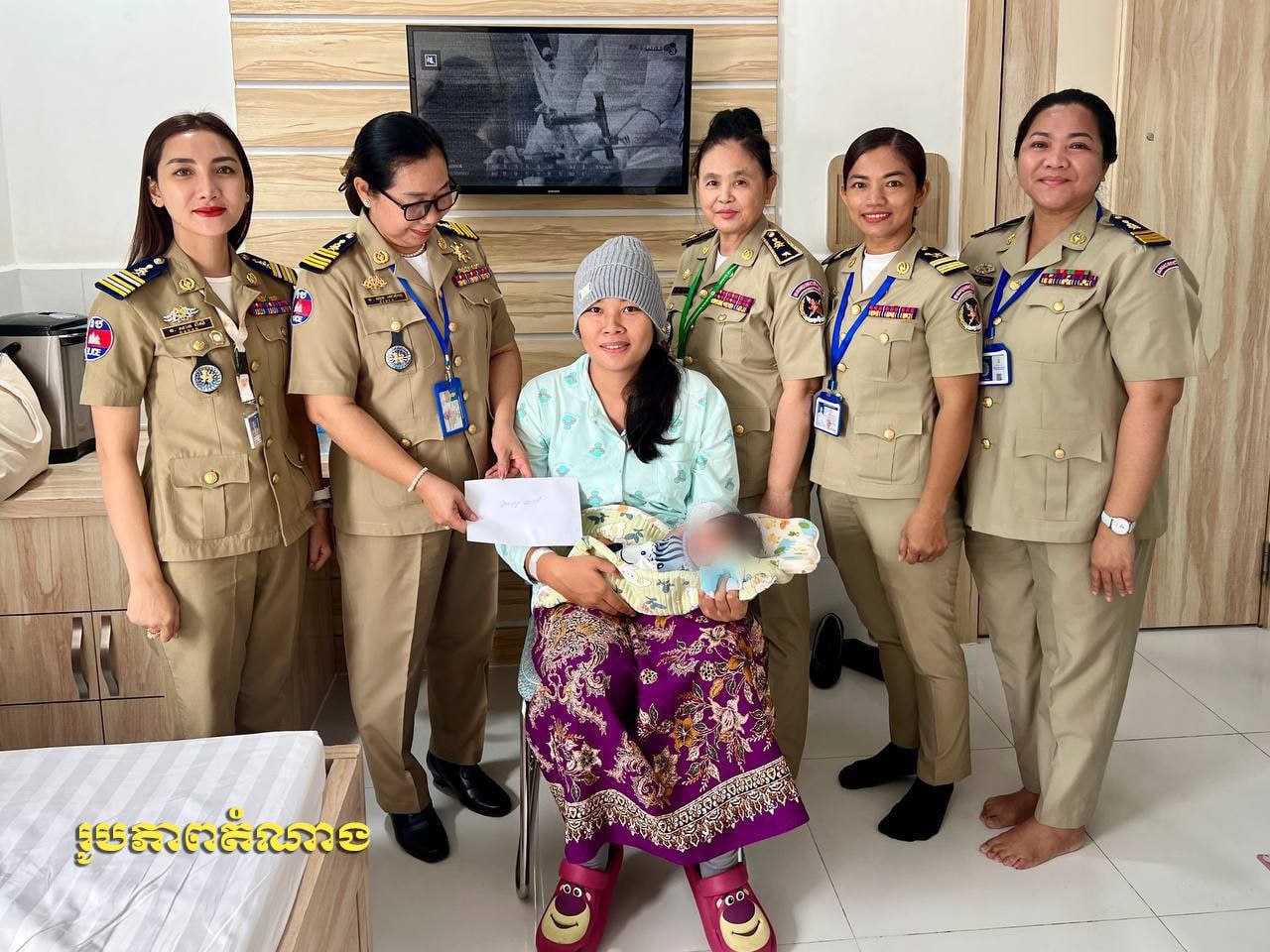កម្មវិធីផ្ដល់សាច់ប្រាក់ឧបត្ថម្ភរបស់រាជរដ្ឋាភិបាលសម្រាប់សមាជិក ប.ស.ស. ជាស្ត្រីមានផ្ទៃពោះ និងកុមារអាយុក្រោម ២ឆ្នាំ ត្រូវបានពង្រីកវិសាលភាពដល់មន្រ្តីនគរបាលជាតិ និងមន្រ្តីពន្ធនាគារ