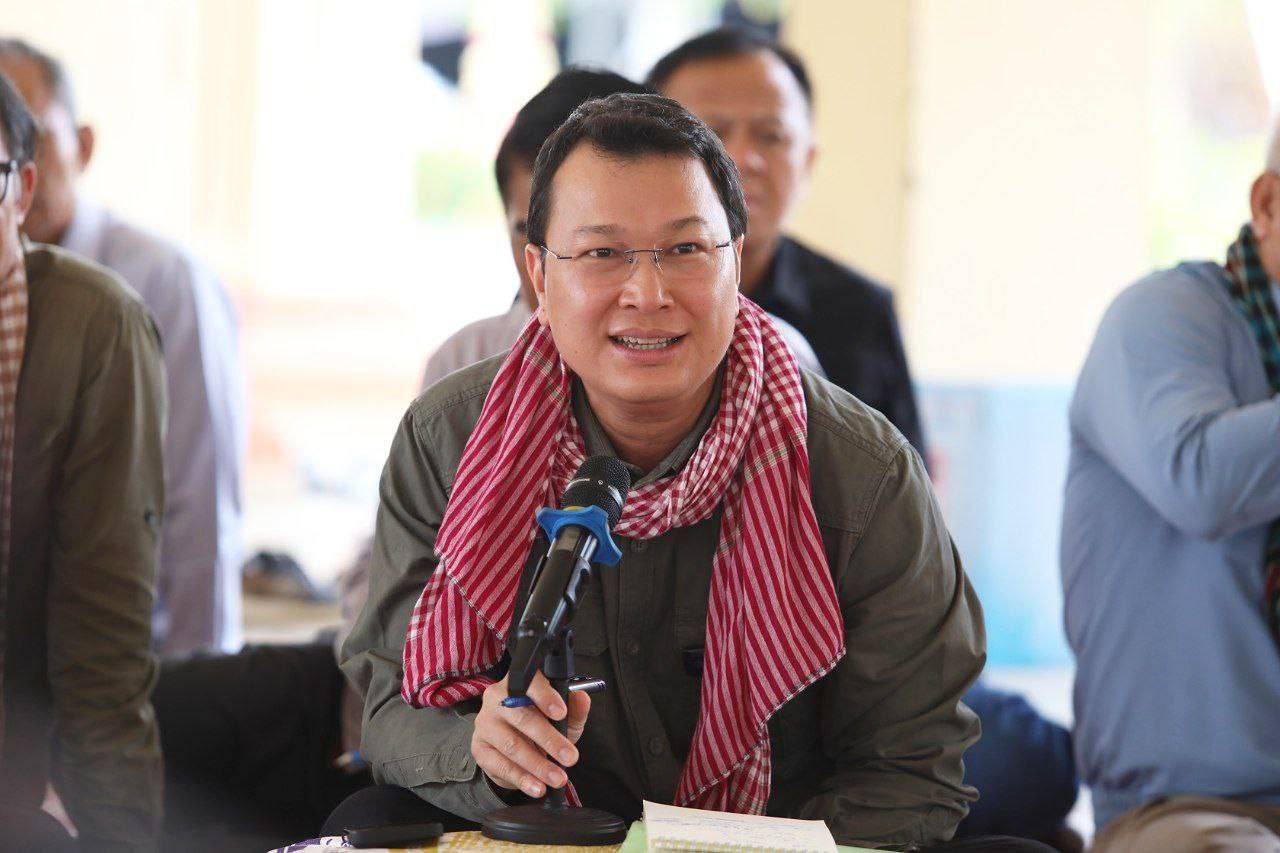 រដ្ឋមន្ត្រីក្រសួងកសិកម្មអញ្ជើញផ្សព្វផ្សាយអំពីសហគមន៍កសិកម្មទំនើបដល់ប្រជាកសិករនៅខេត្តបាត់ដំបង