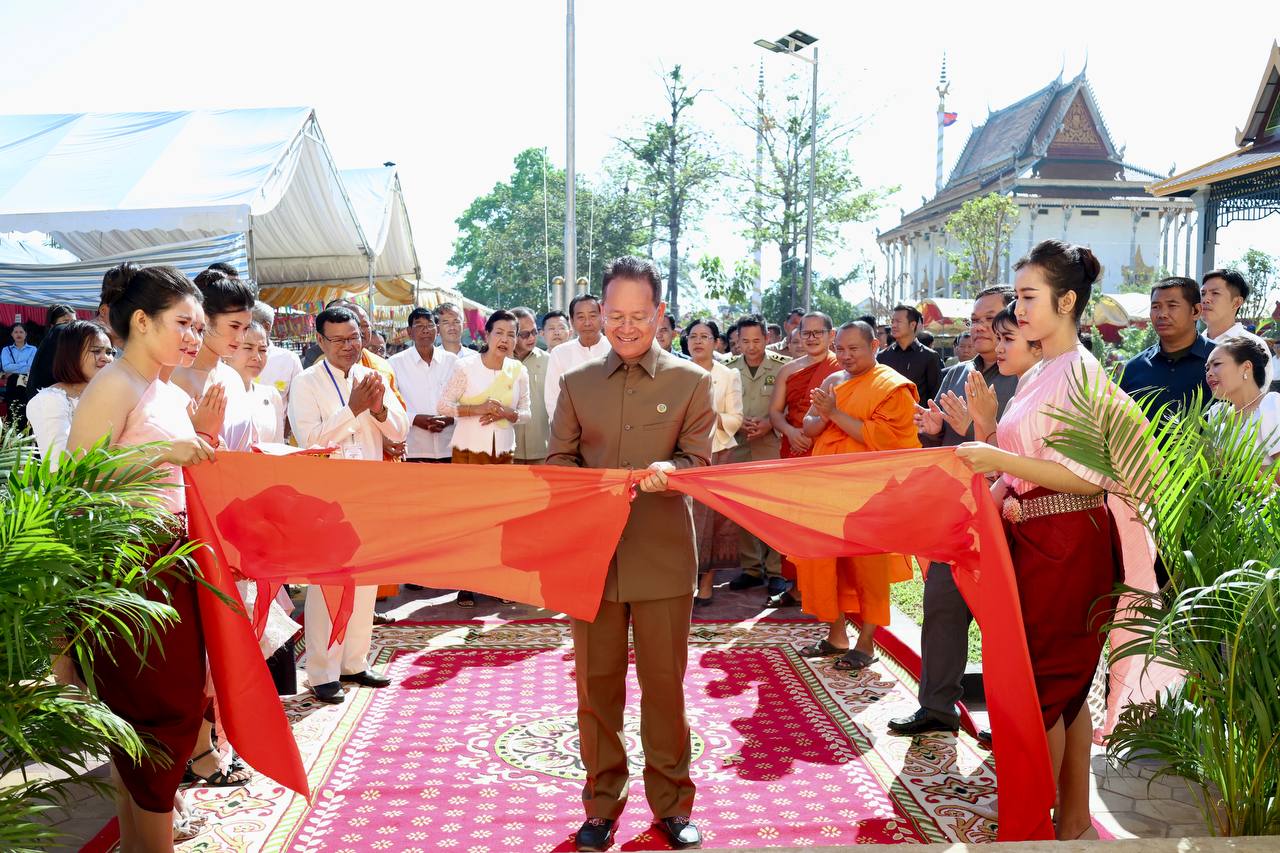 រដ្ឋមន្រ្តីក្រសួងបរិស្ថាន អញ្ជើញចូលរួមសម្ពោធសមិទ្ធផល​ជាច្រើន​នៅវត្តគងជ័យ