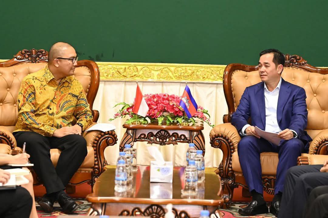 អភិបាលខេត្តកំពង់ចាមទទួលជួបពិភាក្សាការងារជាមួយឯកអគ្គរដ្ឋទូតឥណ្ឌូនេស៊ីប្រចាំកម្ពុជា