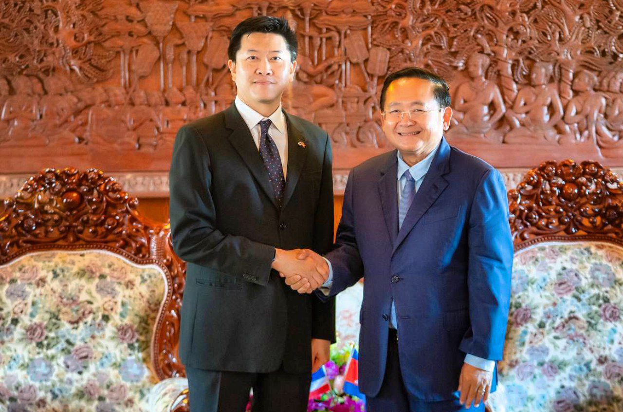 ឯកឧត្តម សុខ លូ និង អគ្គកុងស៊ុល ថៃ ពង្រឹងកិច្ចសហប្រតិ​បត្តិ​ការ និងការដោះដូរពាណិជ្ជកម្ម រវាង ខេត្ត ជាប់ព្រំដែនជាមួយ​ខេត្តបាត់ដំបង ដើម្បីសំដៅការលើកកម្ពស់ជីវភាពរស់នៅរបស់​ប្រជាជនទាំងពីរ