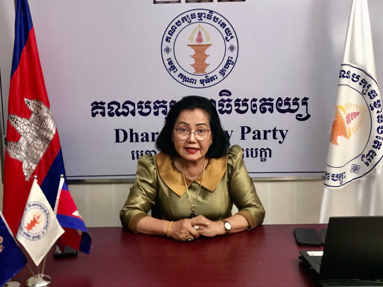 មេដឹកនាំគណបក្សធម្មាធិបតេយ្យ៖ ទណ្ឌិត សម រង្ស៊ី ប្រៀបធៀបលោក រ៉ូឌ្រីហ្គូ ឌុយទើតេ ជាមួយសម្តេចតេជោ ហ៊ុន សែន គឺខុសទាំងស្រុងតែម្តង