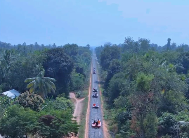 មកជិះឡូរីលេងនឹងបង 🛤🇰🇭