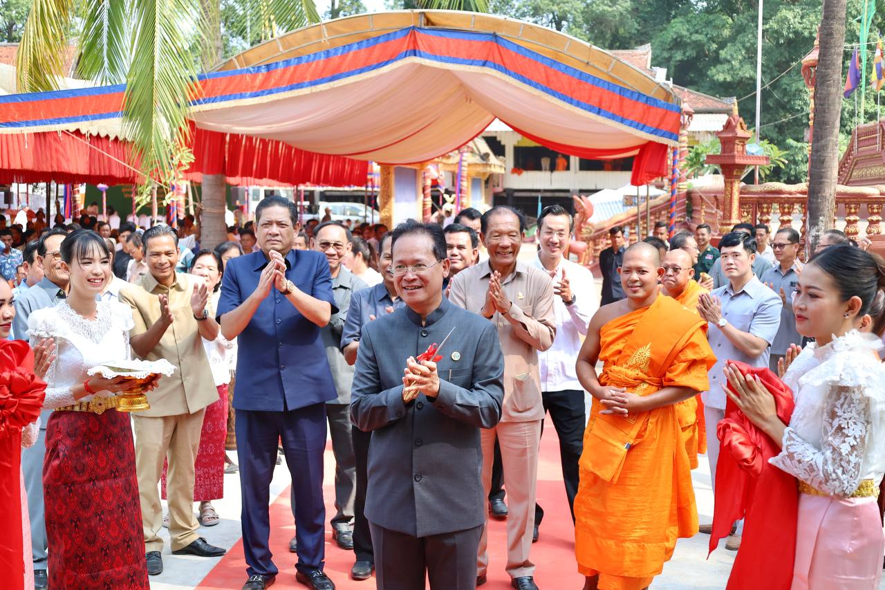 ឯកឧត្តម បណ្ឌិត អ៊ាង សុផល្លែត អញ្ជើញជាអធិបតីក្នុងពិធីបុណ្យសម្ពោធឆ្លងកុដ្ឋ ពុទ្ធាភិសេក និងសមិទ្ធផលនានា នៅវត្តគគីរ ក្នុងឃុំព្រែកអាជី ស្រុកក្រូចឆ្មារ ខេត្តត្បូងឃ្មុំ