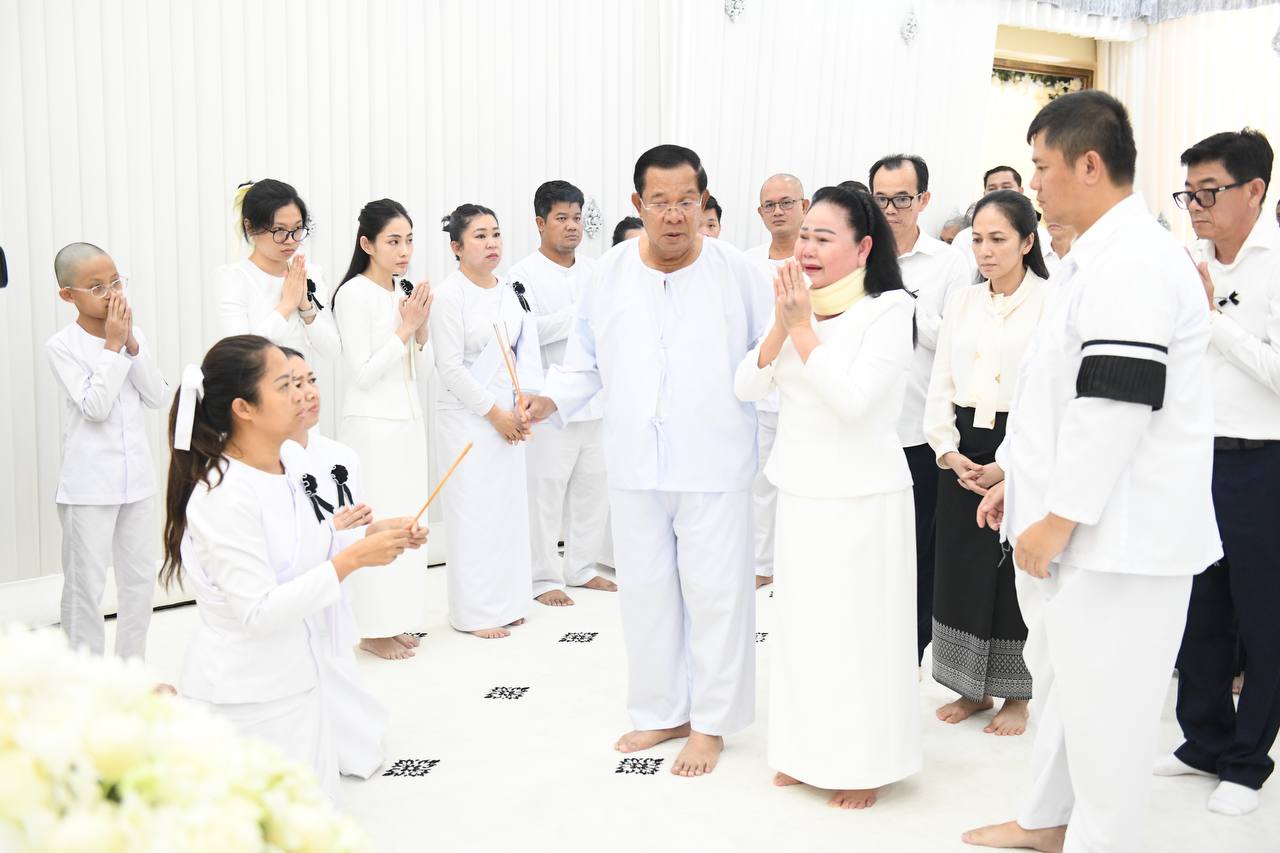 សម្តេចកិត្តិព្រឹទ្ធបណ្ឌិត ប៊ុន រ៉ានី ហ៊ុនសែន អញ្ជើញគោរពវិញ្ញាណក្ខន្ធបងប្រុស ក្រោយអញ្ជើញដល់កម្ពុជាភ្លាម