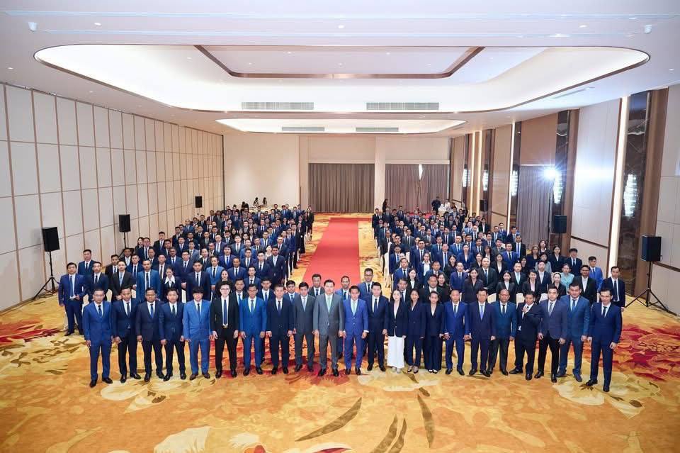 សម្តេចធិបតី​សម្រេច​បង្កើត​ក្រុមអ្នកច្បាប់សម្តេចមហាបវរធិបតី ហ៊ុន ម៉ាណែត