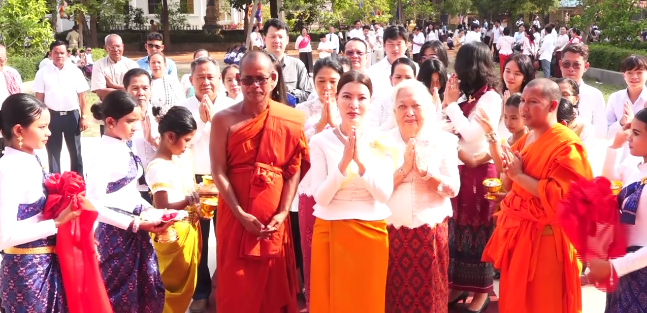 សម្ពោធឆ្លងសមិទ្ធផលថ្មីៗតម្លៃជាងពីរសែនដុល្លារ នៅវត្តលោមព្រលឹង