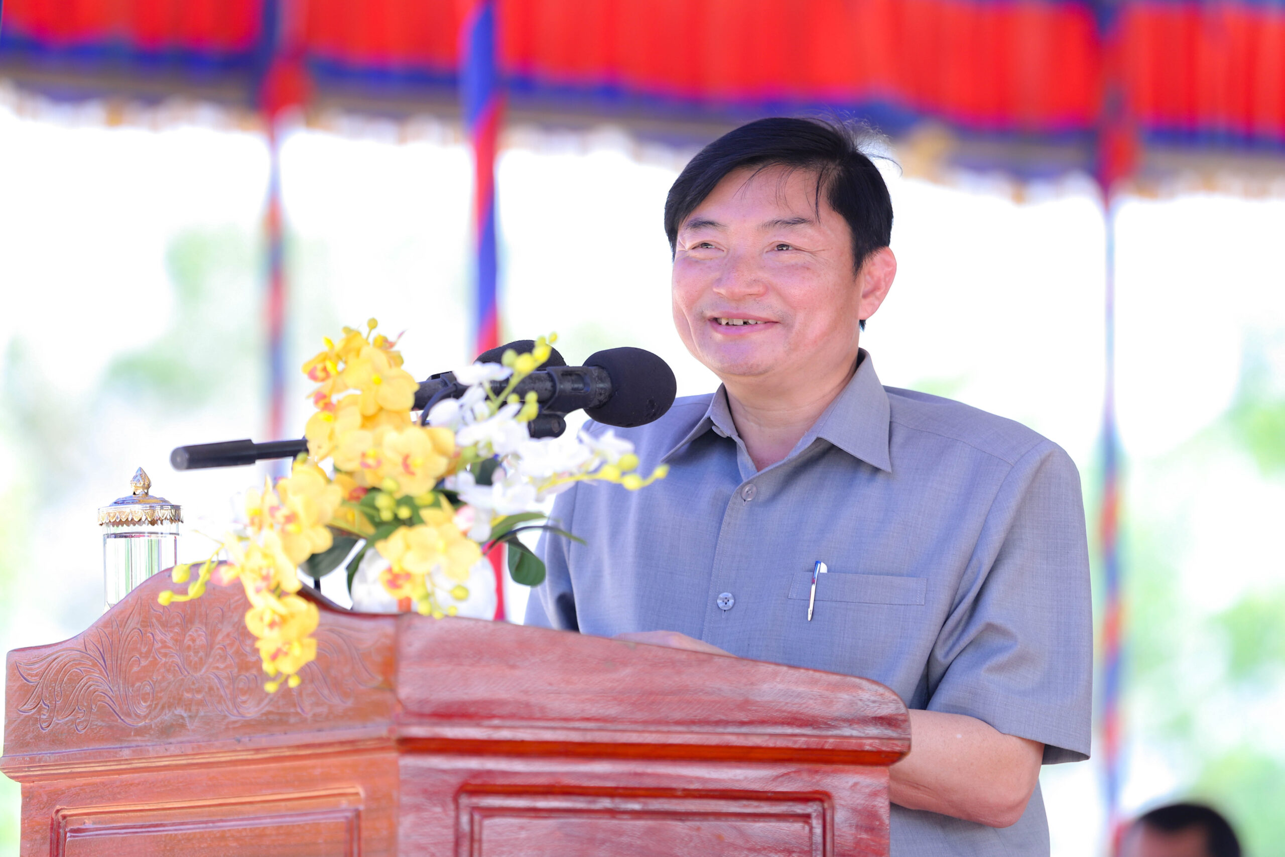 កម្មករនិយោជិត តំណាងសហគ្រាស គ្រឹះស្ថាន នៅតំបន់សេដ្ឋកិច្ចពិសេស មេនហាតធេន ខេត្តស្វាយរៀង ប្តេជ្ញាចិត្តក្នុងការធ្វើឱ្យមានសុខដុមនីយកម្មនៃទំនាក់ទំនងវិជ្ជាជីវៈ និងលើកកម្ពស់ផលិតភាពការងារ