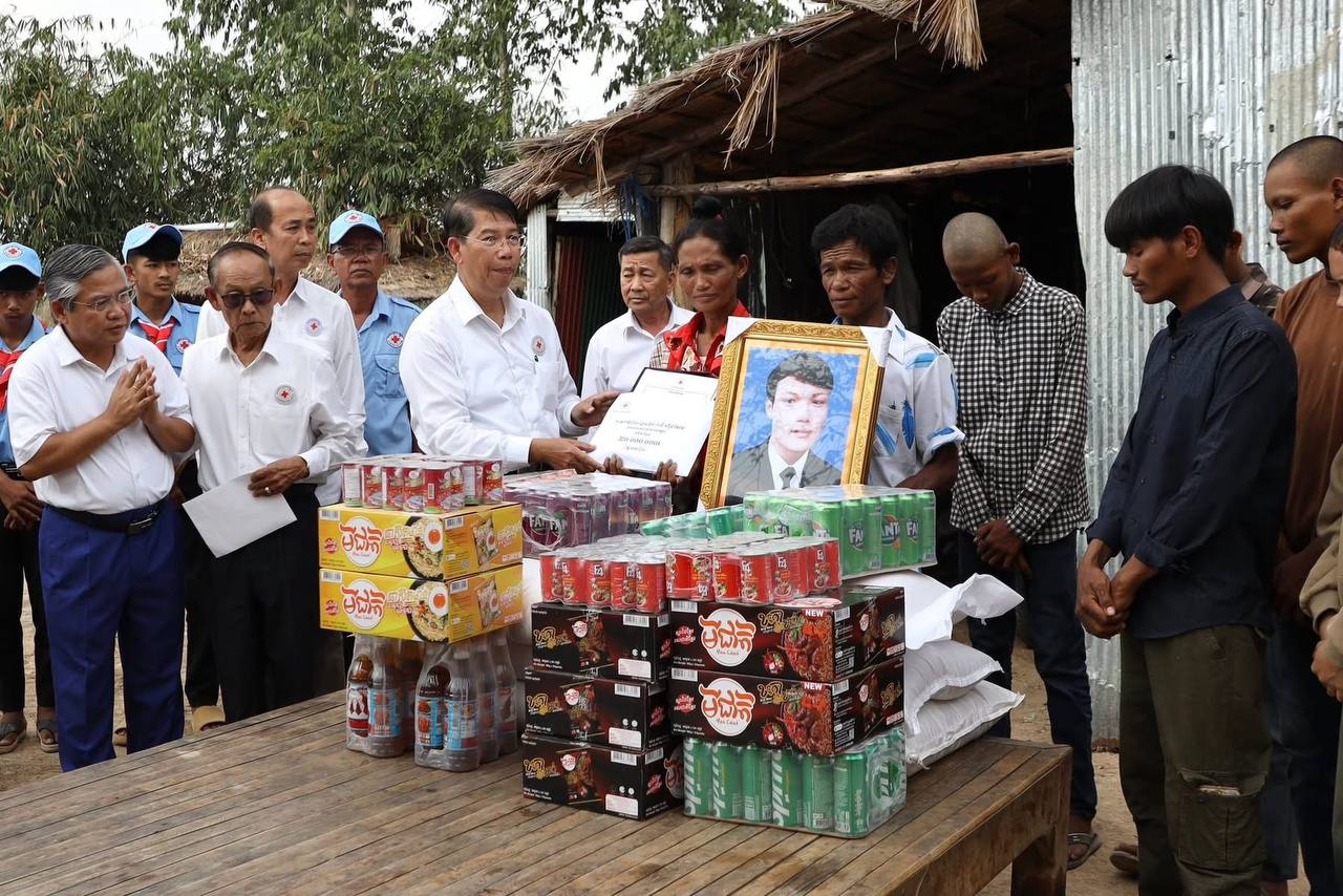សម្តេចកិត្តិព្រឹទ្ធបណ្ឌិត ប៊ុន រ៉ានី ហ៊ុនសែន ចាត់តំណាង​ចូល​​រួម​រំលែក ទុក្ខជាមួយគ្រួសារសពពលករខ្មែរ ឈ្មោះ មាស សា​វ៉ាង ដែលទទួលមរណភាព ដោយការរញ្ជួយដីក្នុង​ប្រទេសថៃ