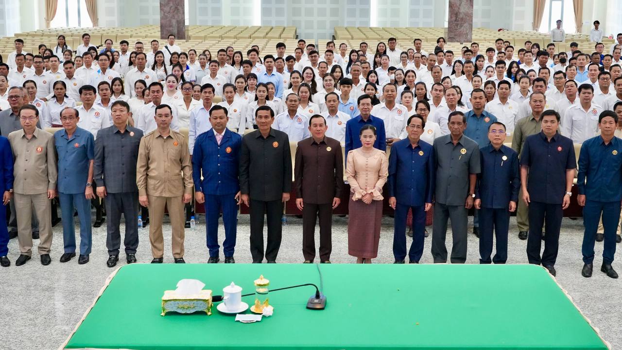 ឯកឧត្តម ហួត ហាក់ ផ្តល់អនុសាសន៍ណែនាំមួយចំនួនដល់សមាជិក សមាជិកាគណៈកម្មាធិការគណបក្សប្រជាជនកម្ពុជាក្រសួងទេសចរណ៍