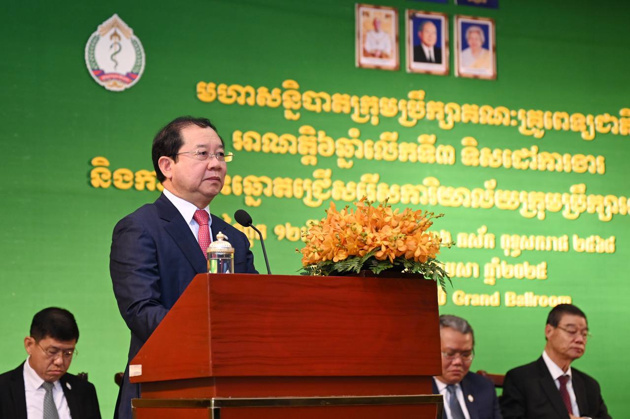 ឯកឧត្តមសាស្រ្តាចារ្យរដ្ឋមន្រ្តី ឈាង រ៉ា ៖ ក្នុងនាមគ្រូពេទ្យ ត្រូវខិតខំការពារ សុខុមាលភាពប្រជាជន
