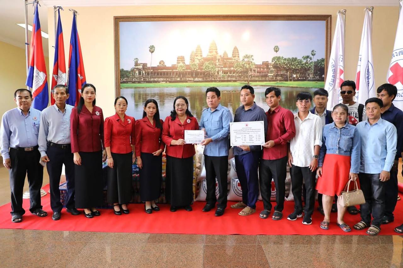 សម្តេចកិត្តិព្រឹទ្ធបណ្ឌិត ប៊ុន រ៉ានី ហ៊ុនសែន ឧបត្ថម្ភអំណោយមនុស្ស​ធម៌​ជាលើក​ទី៤ ដល់ជនមានពិការនៃសមាគមវិទ្យុ និងទូរទស្សន៍​អនឡាញសំឡេងជនពិការភ្នែក (VOB) FM94.70MHz