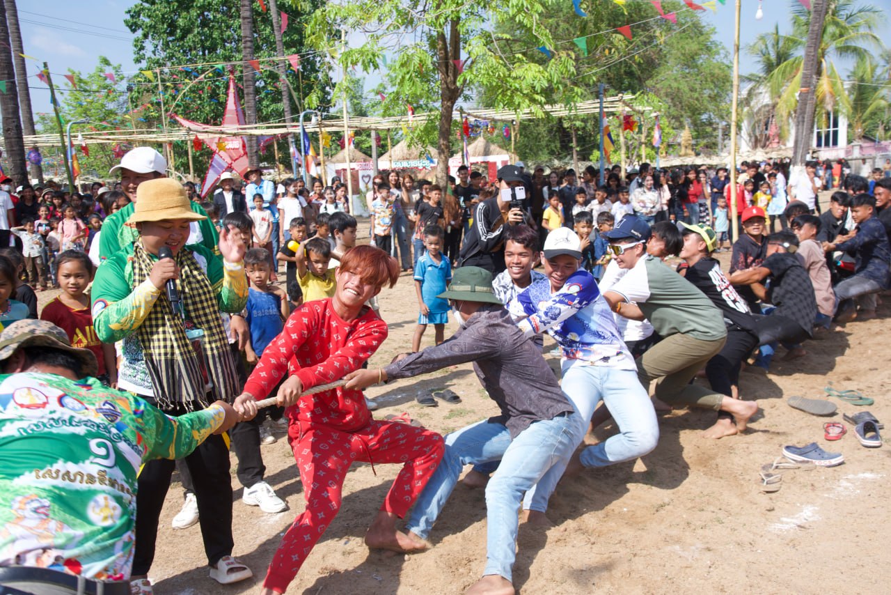 ល្បែងប្រជាប្រិយខ្មែរ ១១ប្រភេទ ត្រូវបានរដ្ឋបាលខេត្តស្ទឹងត្រែង លើកយកមកលេងកម្សាន្ត និងត្រៀមកម្លាំងសមត្ថកិច្ច ៥០០នាក់ ដើម្បីការពារសុវត្ថិភាព នៅក្នុងសង្ក្រាន្តឆ្នាំថ្មី ប្រពៃណីជាតិខ្មែរ ២០២៥