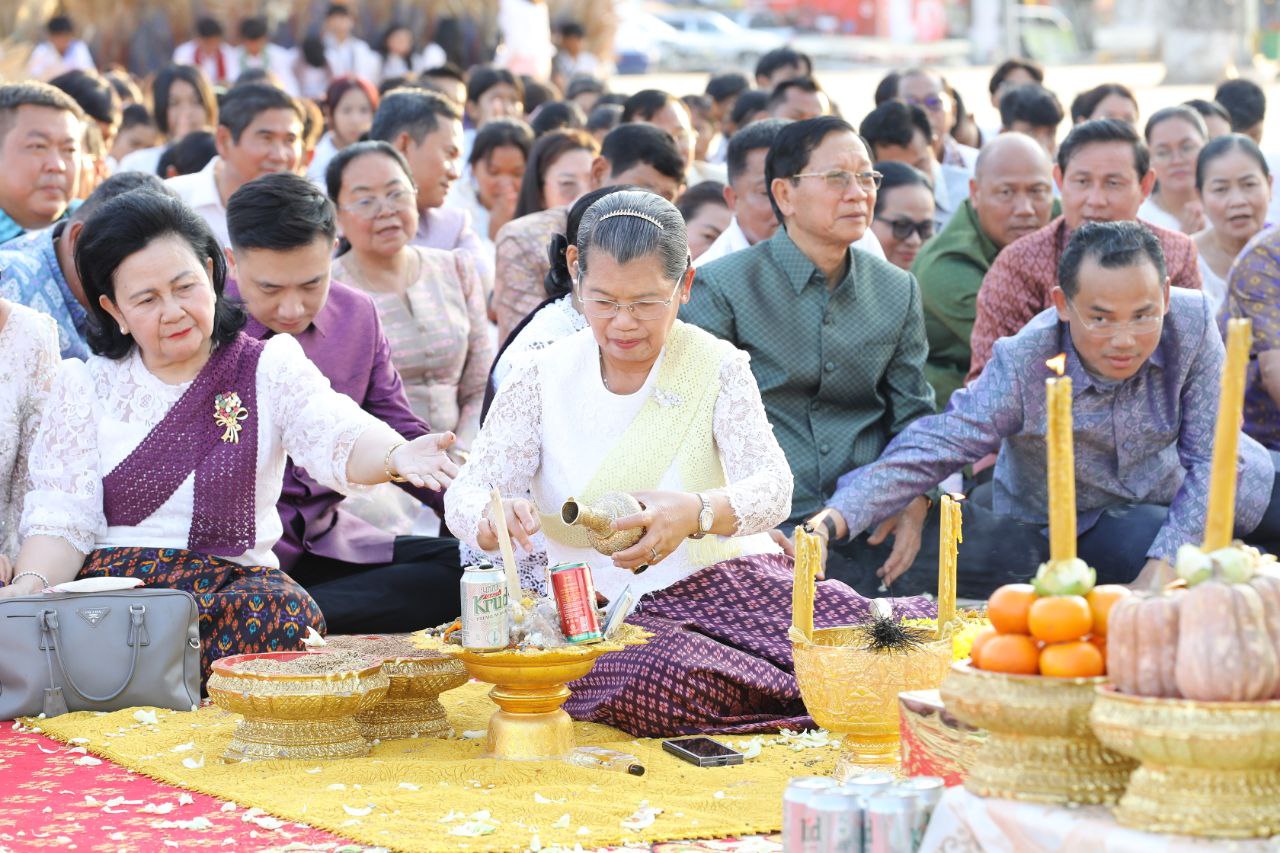 សម្តេច ម៉ែន សំអន អញ្ជើញប្រារព្ធពិធីប្រុងពលីបួងសួងសុំសេចក្តីសុខ ត្រៀមរៀបចំព្រឹត្តិការណ៍សង្ក្រាន្តឆ្នាំថ្មីនៅខេត្តកំពង់ធំ