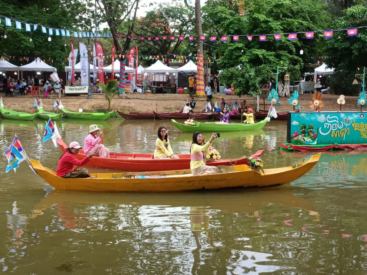 អុំទូកកម្សាន្តតាមដងស្ទឹងសៀមរាប ៖ កម្មវិធីពិសេសក្នុងអង្គរសង្ក្រាន្ត២០២៥