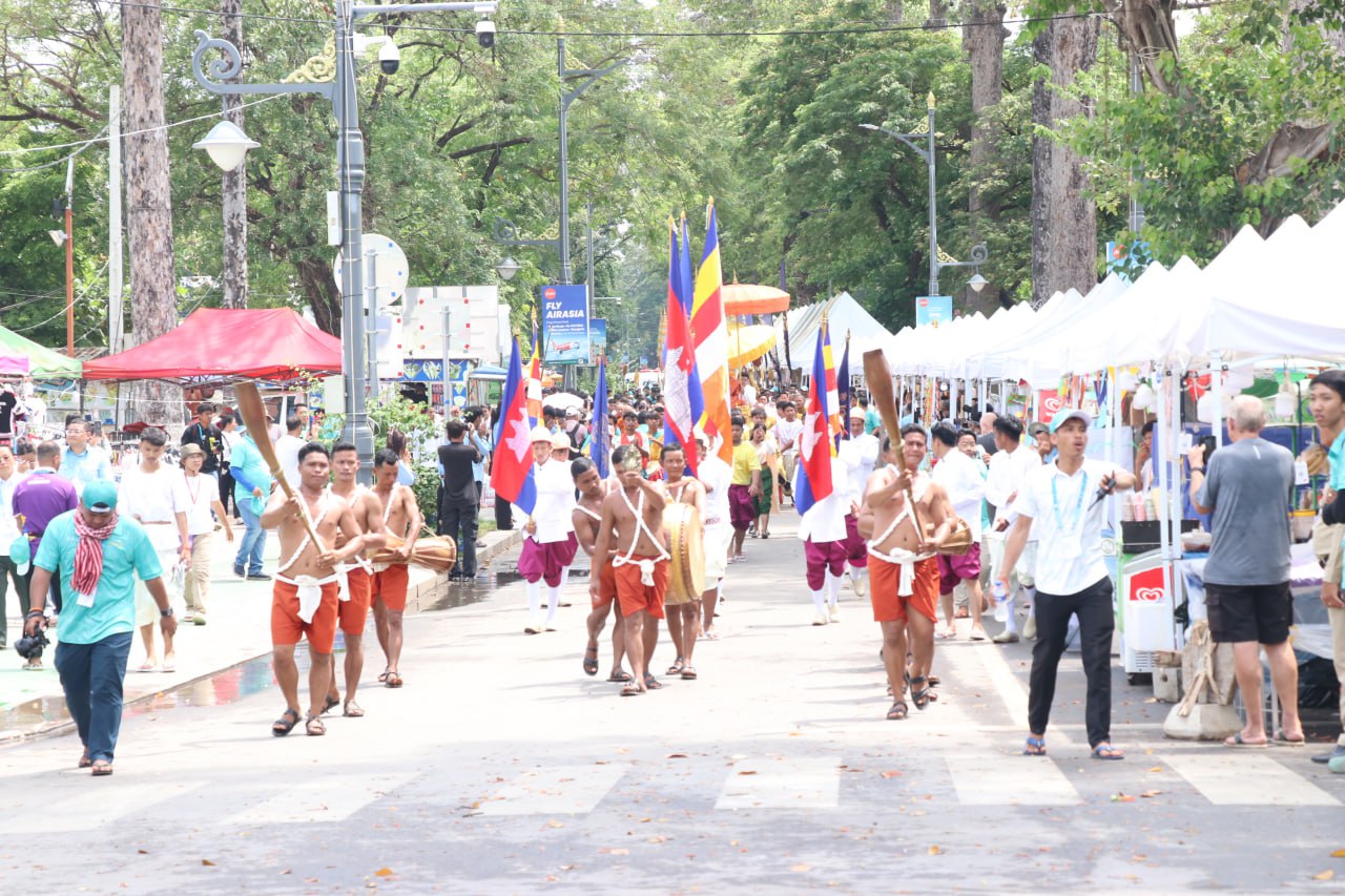 ពិធីស្រង់ព្រះ និង ស្នាមញញឹម និងកិច្ចដឹងគុណដ៏ជ្រាលជ្រៅ ក្នុងឱកាសបុណ្យចូលឆ្នាំ