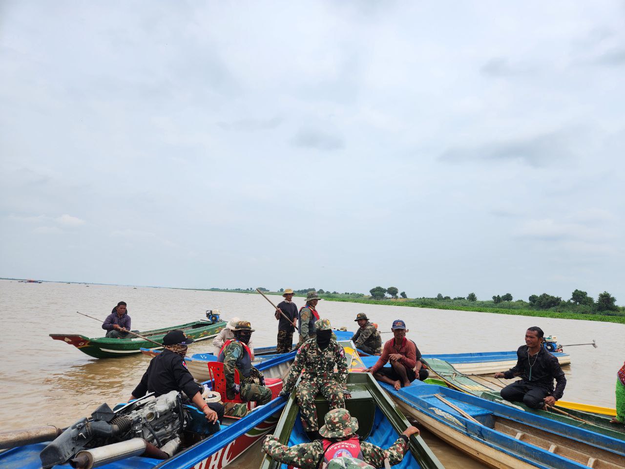 កម្លាំងប្រតិបត្តិការសឹករងកំពង់ឆ្នាំង បន្តចុះបង្ក្រាបបទល្មើសនេសាទដូចភ្លៀងរលឹមនៅក្នុងភូមិសាស្ត្រខេត្តកំពង់ឆ្នាំង