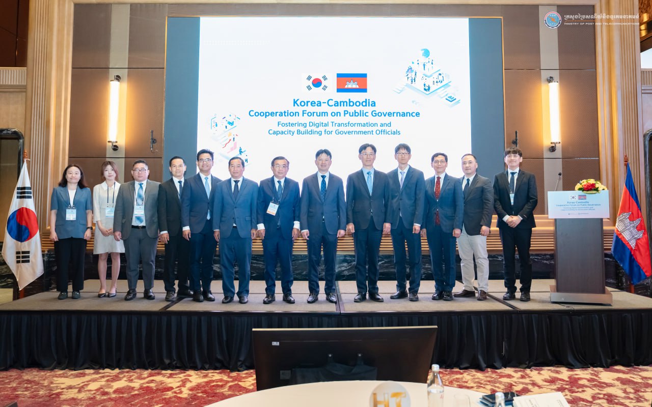 ក្រសួងប្រៃសណីយ៍ និងទូរគមនាគមន៍ សហការជាមួយក្រសួងមហាផ្ទៃ និងសុវត្ថិភាព នៃសាធារណរដ្ឋកូរ៉េ រៀបចំវេទិកាអភិបាលកិច្ចសាធារណៈ ស្តីពី “ការលើកកម្ពស់បរិវត្តកម្មឌីជីថលនិងកសាងសមត្ថភាពមន្ត្រីរាជការ”