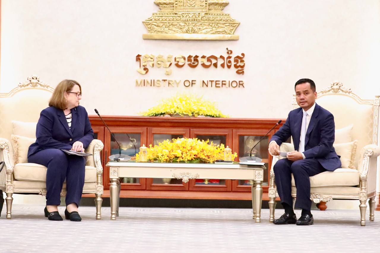 ឯកឧត្ដមអភិសន្តិបណ្ឌិត ជួបប្រធានគណៈកម្មាធិការត្រួតពិនិត្យសន្តិសុខ និងសេដ្ឋកិច្ចអាមេរិក-ចិន ដើម្បីពិភាក្សាអំពីកិច្ចសហប្រតិបត្តិការ