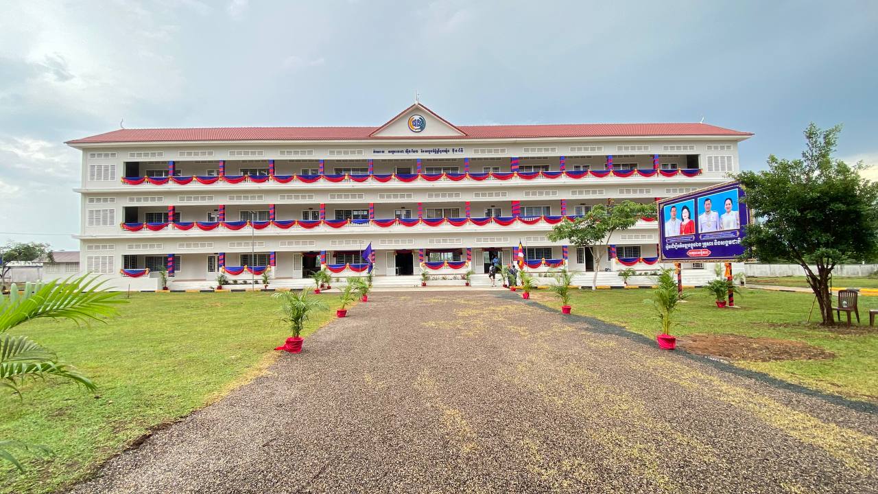 សម្តេចធិបតី ហ៊ុន ម៉ាណែត អញ្ជើញសម្ពោធដាក់ឱ្យប្រើប្រាស់ សមិទ្ធផលនានា នៅវិទ្យាល័យ ហ៊ុន សែន ប្រម៉ោយ នាព្រឹកនេះ