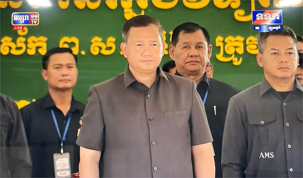 សម្តេចធិបតី ហ៊ុន ម៉ាណែត សម្ពោធអគារសិក្សាមួយខ្នង និងអន្តេវេសិតដ្ឋានមួយខ្នង នៅស្រុកវាលវែង