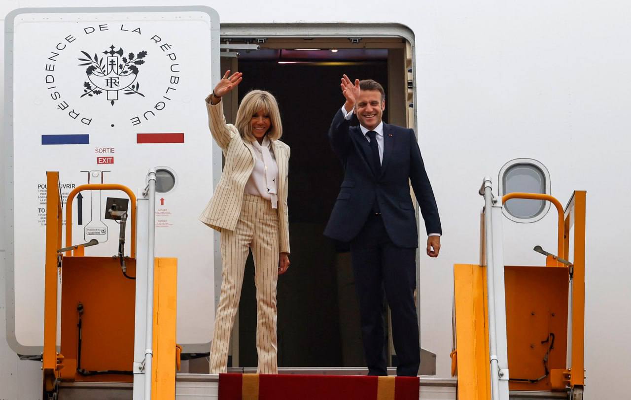 លោក Macron និងស្ត្រីទី១ចេញពីវៀតណាម ​ទៅឥណ្ឌូនេស៊ី