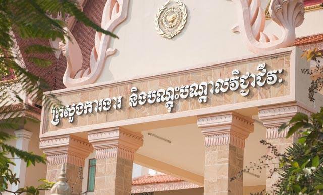 ឯកឧត្តម ស៊ុន មេសា ៖ ការជ្រើសរើស និងការបញ្ជូនពលករទៅប្រទេសកូរ៉េពីក្រុមហ៊ុនឯកជន សាលាបណ្តុះបណ្តាល និងសមាគមណាមួយ គឺជារឿងខុសច្បាប់ដែលមិនអាចអត់ឱនបាន