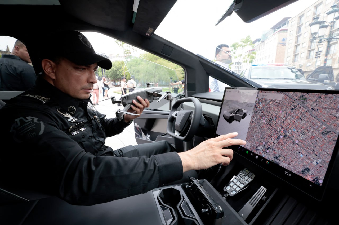 ប៉ូលិសម៉ិកស៊ិកប្រើឡាន Tesla Cybertruck ស៊ើបការណ៍សម្ងាត់