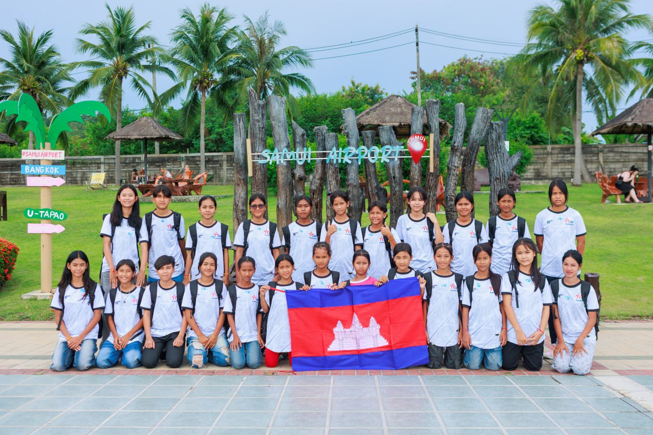 កីឡាការនី ២៤នាក់ មកពីអង្គការផ្កាយសមុទ្រទទួលបានបទពិសោធន៍ពិសេសបំផុតក្នុងឆាកជីវិតតាមរយៈកម្មវិធីបាល់ទាត់ AIA-Spurs Elite Football Camp