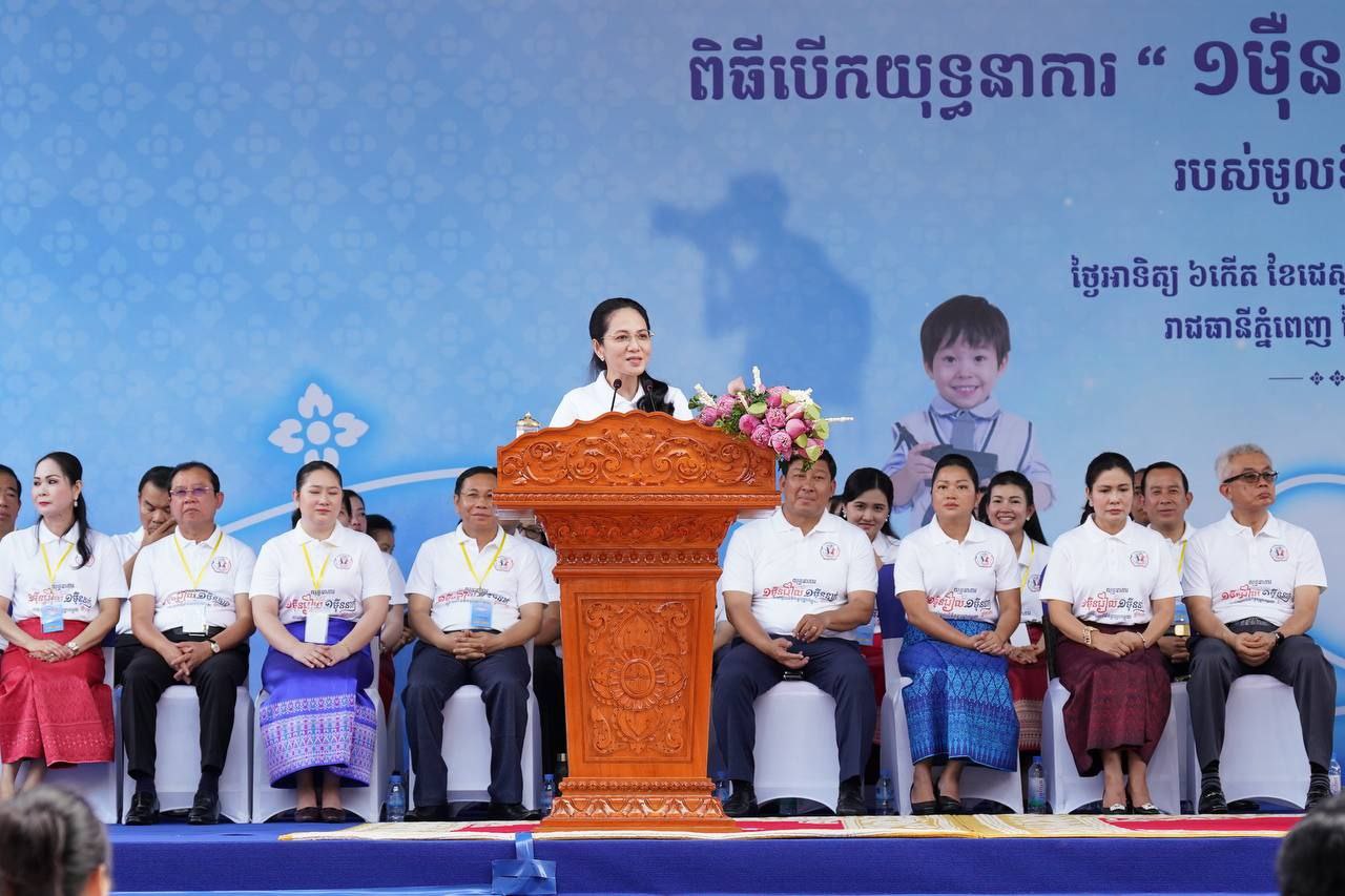 លោកជំទាវបណ្ឌិត ពេជ ចន្ទមុន្នី ហ៊ុន ម៉ាណែត អញ្ជើញបើកយុទ្ធនាការ«១ម៉ឺនរៀល១ម៉ឺននាក់»របស់មូលនិធិគន្ធបុប្ផាកម្ពុជា