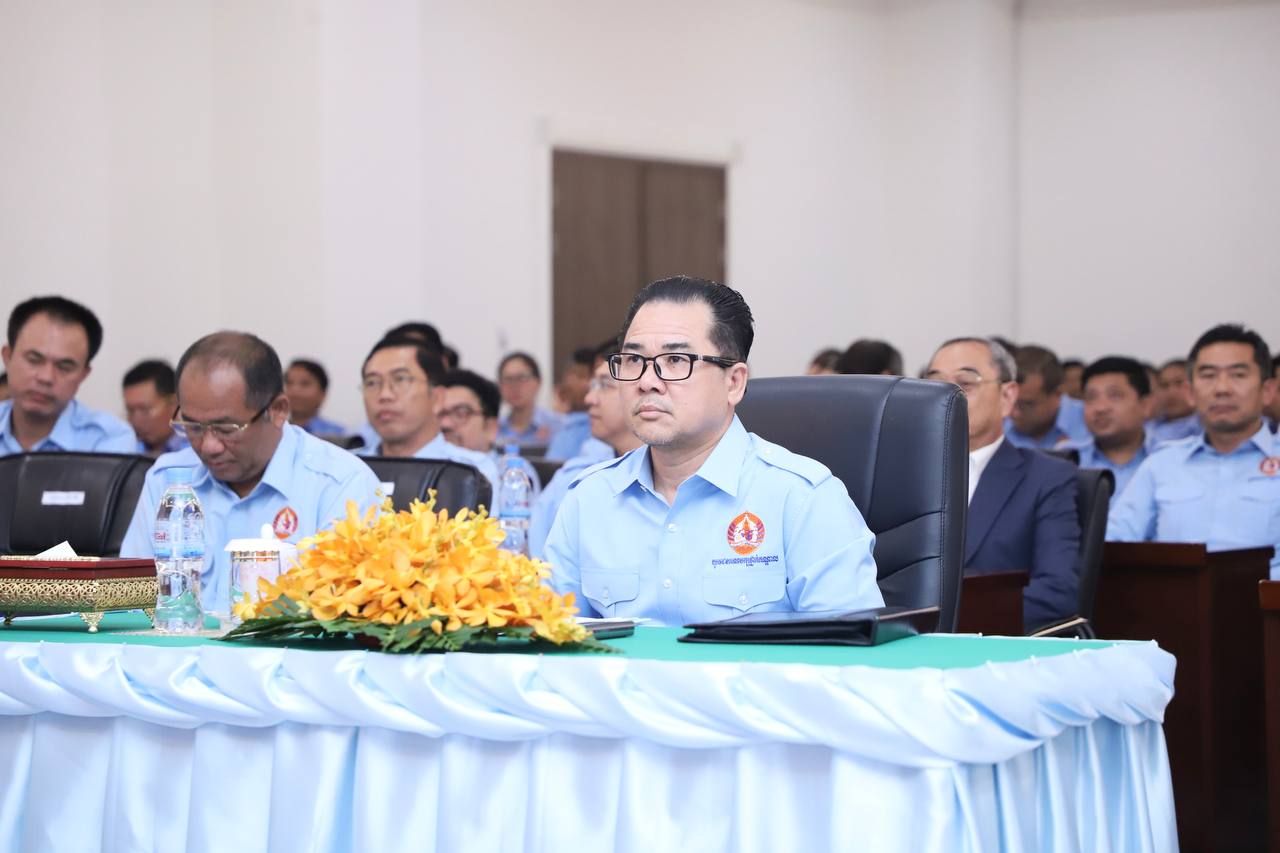 ឯកឧត្តមបណ្ឌិត ជ្រុន ថេរ៉ាវ៉ាត អញ្ជើញជាអធិបតី ក្នុងពិធីប្រគល់-ទទួលថវិកា និងសម្ភារៈ គាំទ្រកងកម្លាំងជួរមុខក្នុងបុព្វហេតុពង្រឹងខឿនការពារអធិបតេយ្យជាតិខ្មែរ