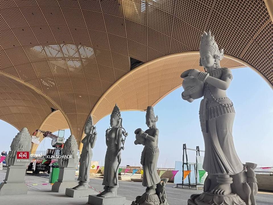 រូបចម្លាក់រចនាបទខ្មែរជាច្រើន នឹងត្រូវបានដាក់តាំងបង្ហាញ នៅអាកាសយានដ្ឋានអន្តរជាតិតេជោ 🇰🇭
