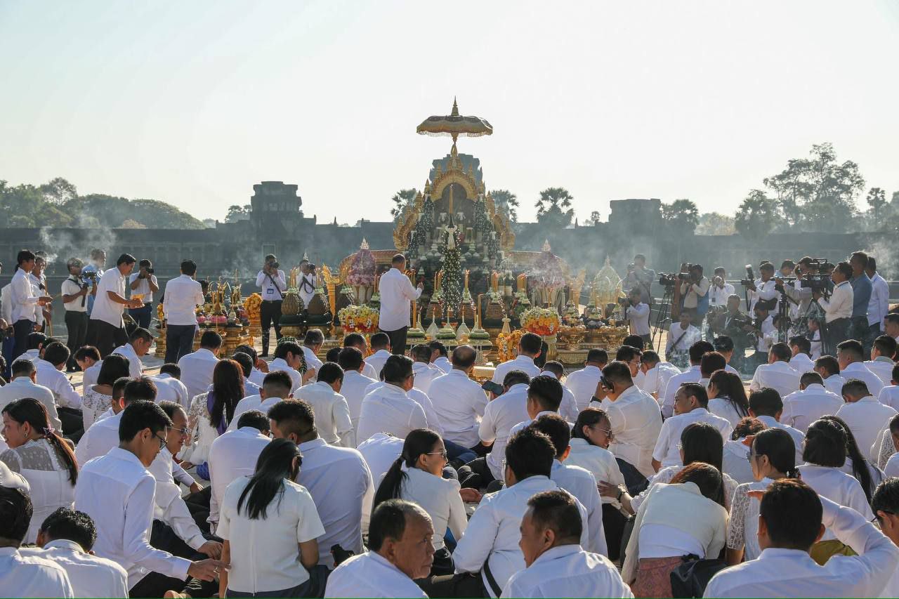ពីធីក្រុងពាលីបួងសួងសុំសេចក្តីសុខ ដើម្បីបើកការដ្ឋានព្រឹត្តិការណ៍ “អង្គរសង្ក្រាន្ត” នៅស្ពានហាលខាងលិចប្រាសាទអង្គរវត្ត។