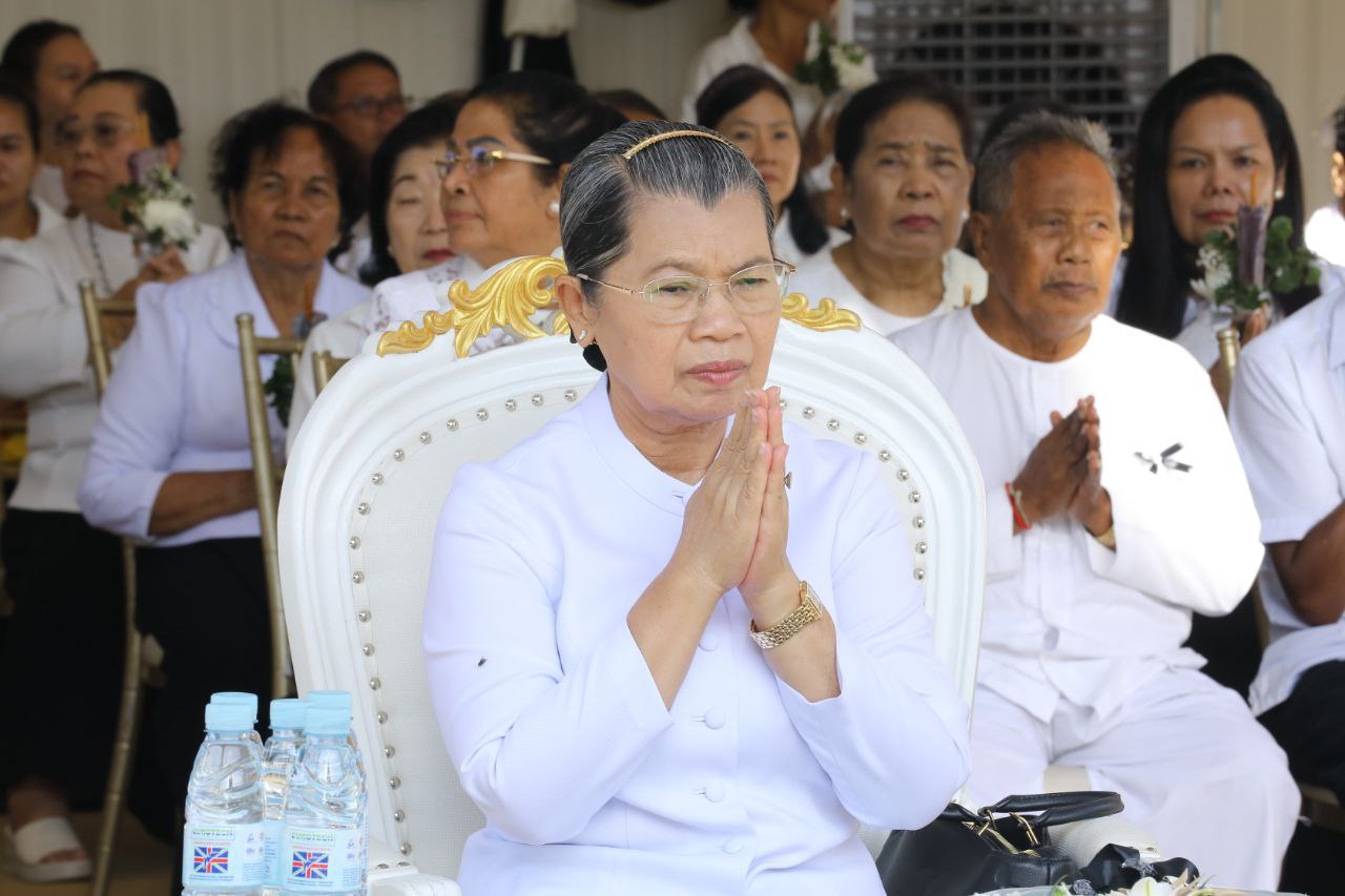 សម្តេចកិត្តិសង្គហបណ្ឌិត ម៉ែន សំអន  អញ្ជើញ ផ្តល់ភ្លើងបូជាសព អគ្គមហាឧបាសិកា ង៉ូន ស៊ូហ្វី
