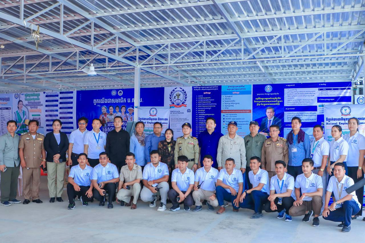 ក្រុមការងារចម្រុះរដ្ឋបាលខេត្តបន្ទាយមានជ័យ សម្របសម្រួលនិង​លើកទឹកចិត្តពលករខ្មែរ​ដែលត្រឡប់មកពីប្រទេសថៃ