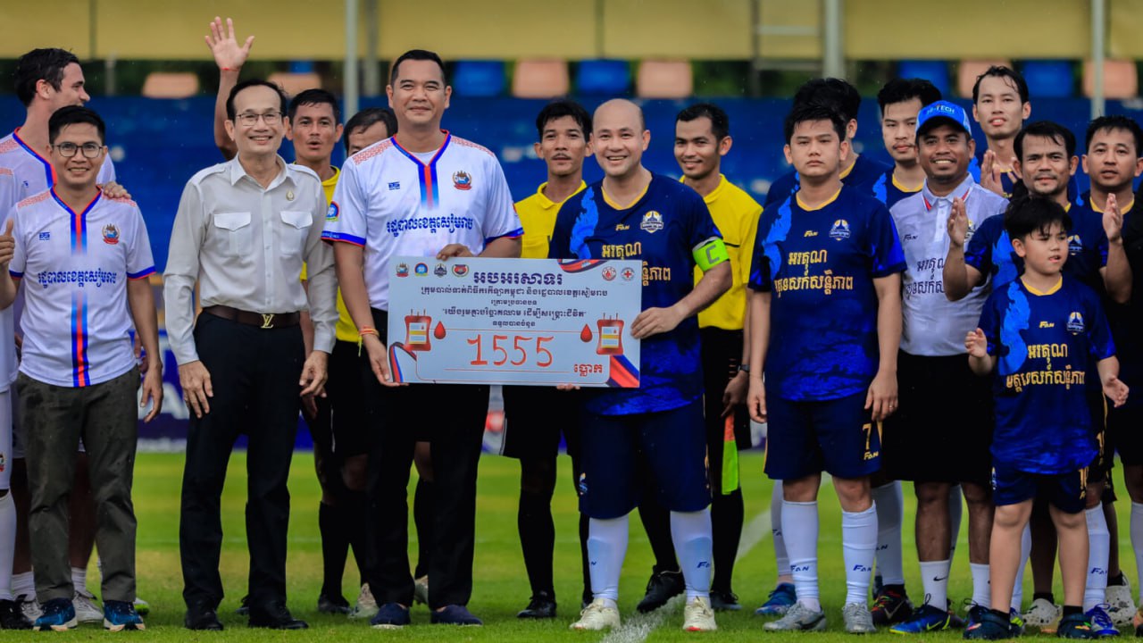 បាល់ទាត់ពិធីករកីឡាកម្ពុជា រៀបចំបរិច្ចាគឈាម និងបាល់ទាត់មិត្តភាពកំបែកកំនត់ត្រាថ្មីនៅក្នុងទឹកដីនៃខេត្តសៀមរាប
