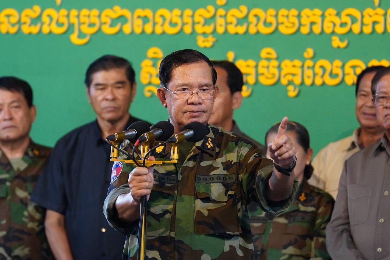 សម្ដេចតេជោ ហ៊ុន សែន ព្រមានលាតត្រដាងសារទាំង​អស់របស់​ក្រុមគ្រួសារ ថាក់ ស៊ីន រាប់ទាំងការប្រមាថព្រះមហាក្សត្ររបស់​ខ្លួន