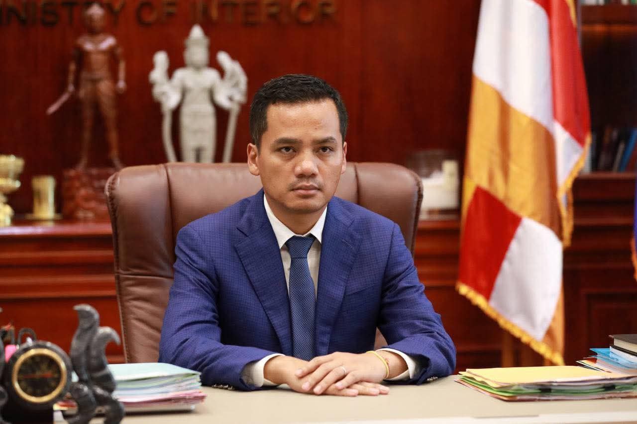 រដ្ឋមន្ត្រីក្រសួងមហាផ្ទៃគាំទ្រសម្ដេចតេជោ ហ៊ុន សែន ផ្ដួចផ្ដើមស្នើវិសោធនកម្មរដ្ឋធម្មនុញ្ញដកហូតសញ្ជាតិខ្មែរពីរាល់ជនទាំងឡាយណា ដែលឃុបឃិតជាមួយបរទេសបំផ្លាញផលប្រយោជន៍ជាតិ