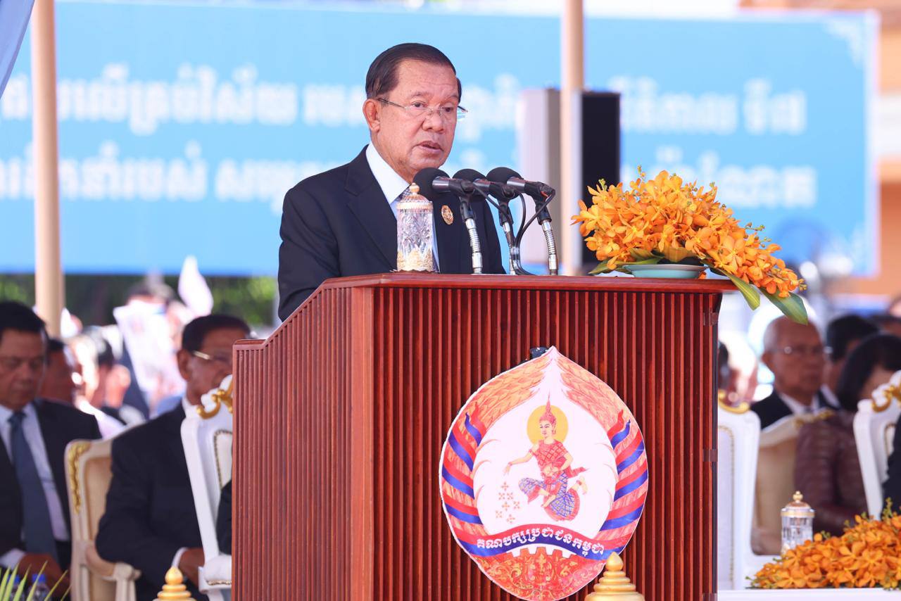 សម្ដេចតេជោ ហ៊ុន សែន អំពាវនាវដល់ជនរួមជាតិ រួមសាមគ្គីជុំវិញរាជរដ្ឋាភិបាល ផ្សារភ្ជាប់ និងផ្ដល់ការគាំទ្រដល់កងកម្លាំងប្រដាប់អាវុធ ដើម្បីពង្រឹងខឿនការពារជាតិរបស់ប្រជាជនឱ្យកាន់តែរឹងមាំ
