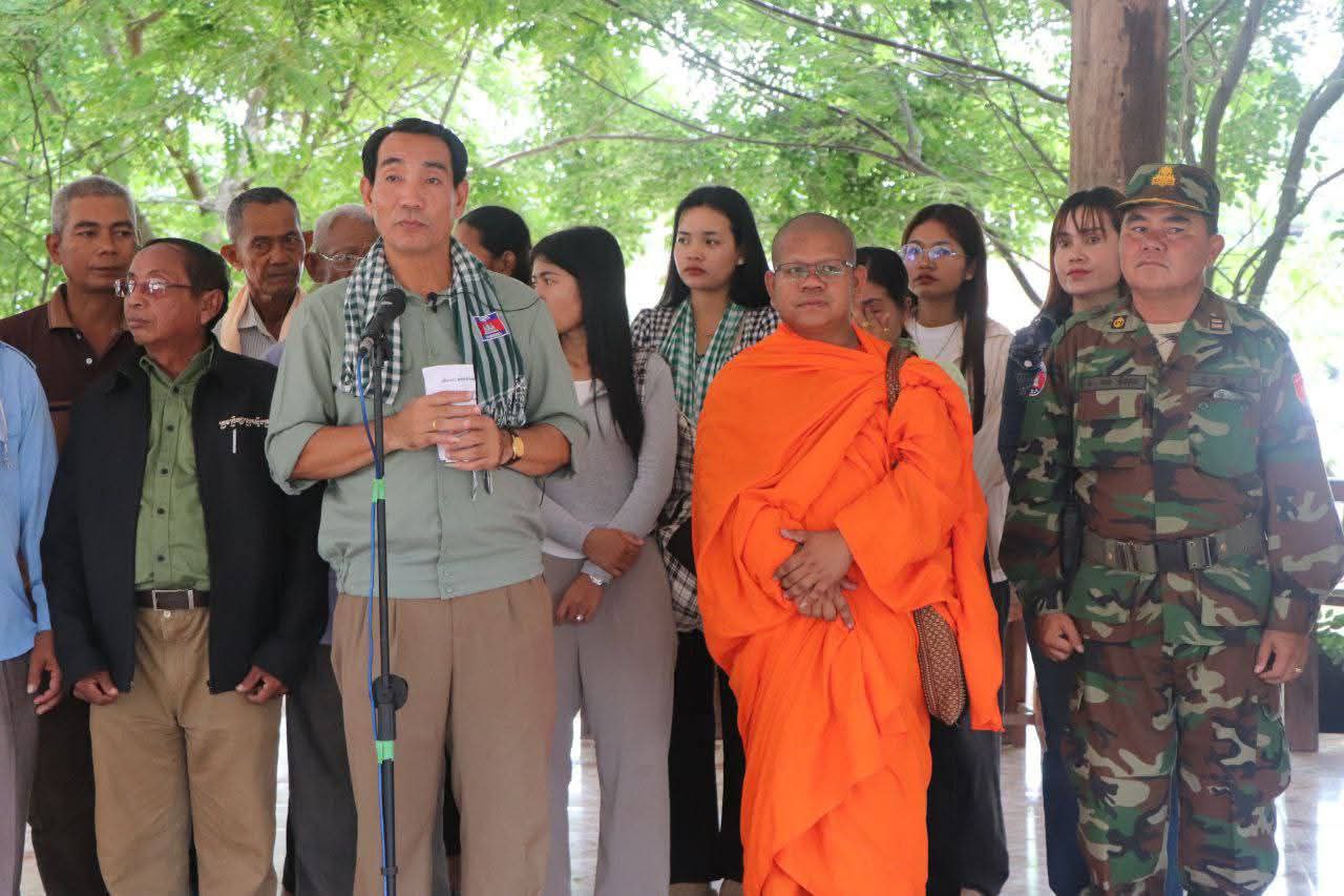 លោក បាន ស្រេង នាំយកស្បៀងអាហារ និងថវិកាប្រគល់ជូនដល់ យោធភូមិភាគទី២ និងយោធភូមិភាគទី៤ ដែលកំពុងឈរជើងការពារបូរណភាពទឹកដីនៅខេត្តឧត្តមមានជ័យ
