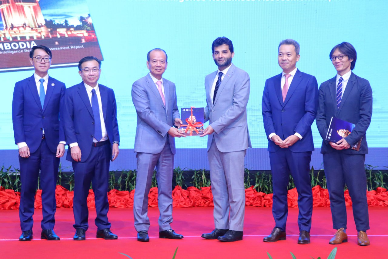ក្រសួងប្រៃសណីយ៍ បើកការពិភាក្សា ថ្នាក់ជាតិលើសេចក្តីព្រាង “យុទ្ធសាស្ត្រជាតិ ស្តីពីបញ្ញាសិប្បនិម្មិត” និងការដាក់ឱ្យប្រើប្រាស់ជាផ្លូវការ “របាយការណ៍ស្តីពីការវាយតម្លៃភាពរួចរាល់ផ្នែ កសីលធម៌បញ្ញាសិប្បនិម្មិតនៅកម្ពុជា”