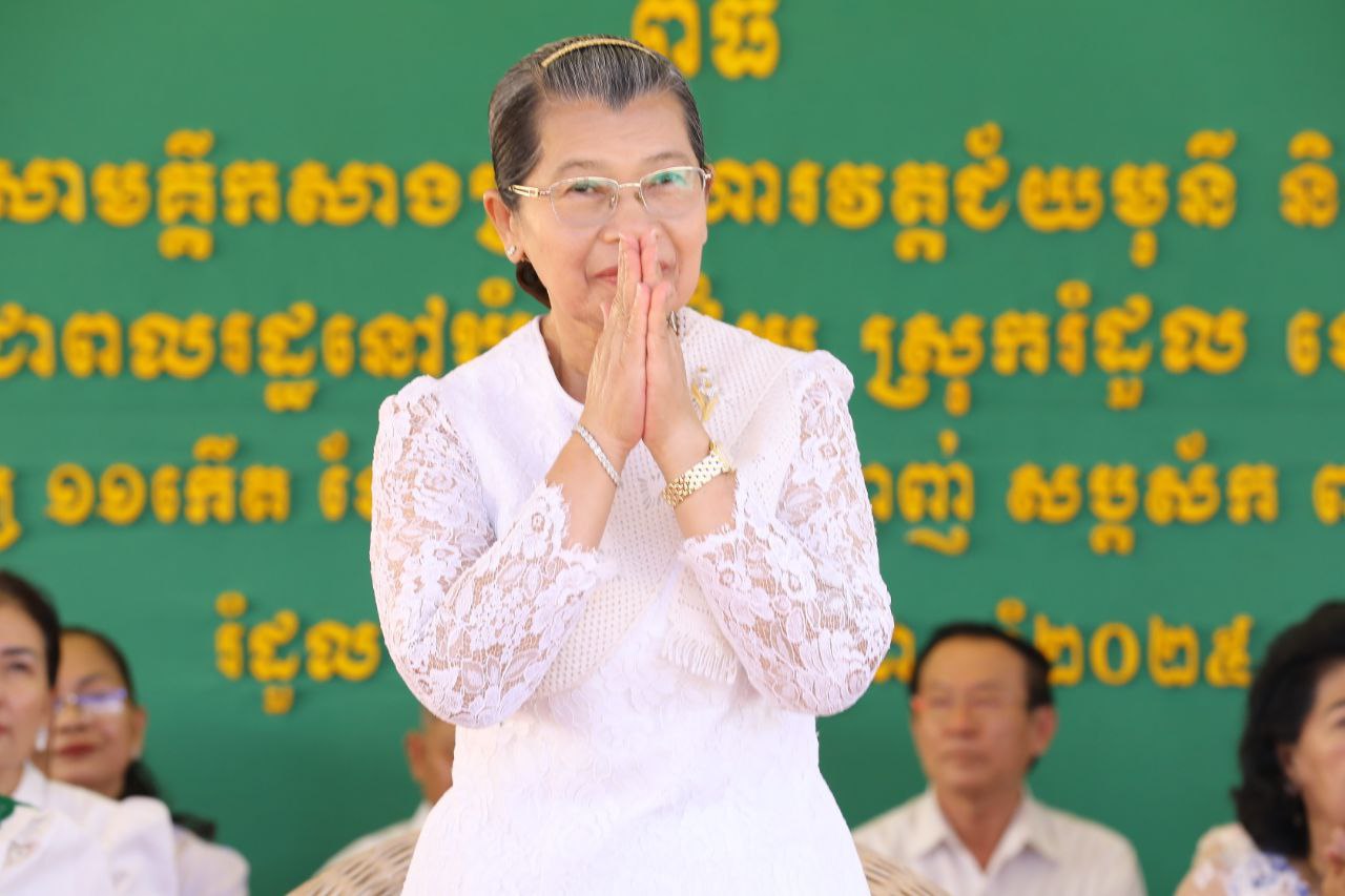 សម្តេច ម៉ែន សំអន អញ្ជើញជាអធិបតីក្នុងពិធីបុណ្យផ្កាប្រាក់មហាសាមគ្គី ដើម្បីកសាងព្រះវិហារ ស្ថិតក្នុងវត្តជ័យមុនី ទំហំទទឹង ១២ម៉ែត្រ និងបណ្តោយ ២៤ម៉ែត្រ