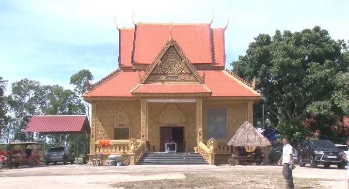 តំណាងនាយឧត្តមសេនីយ៍ ហ៊ីង ប៊ុនហៀង សំណូមពរដល់ព្រះសង្ឃ ជួយអប់រំដល់ប្រជាជន សិស្សានុសិស្ស តាមព្រះធម៌ នៃមាគាព្រះពុទ្ធសាសនា