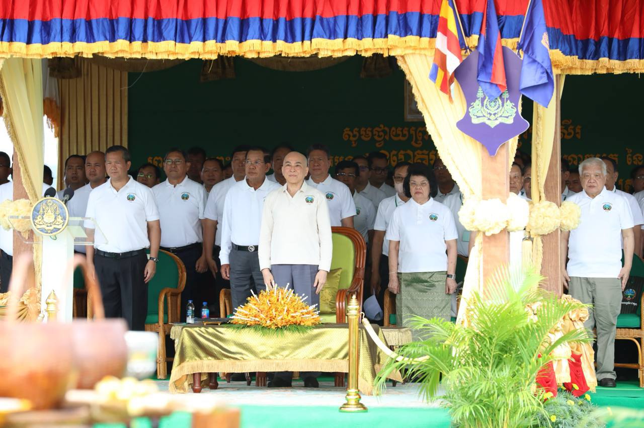 ព្រះមហាក្សត្រកម្ពុជា ៖ ពិធី “រុក្ខទិវា” ជាចលនាជាតិមួយដ៏សំខាន់ ក្នុងគោលបំណងអភិរក្ស និងលើកស្ទួយនូវសម្បត្តិធម្មជាតិប្រកបដោយចីរភាព