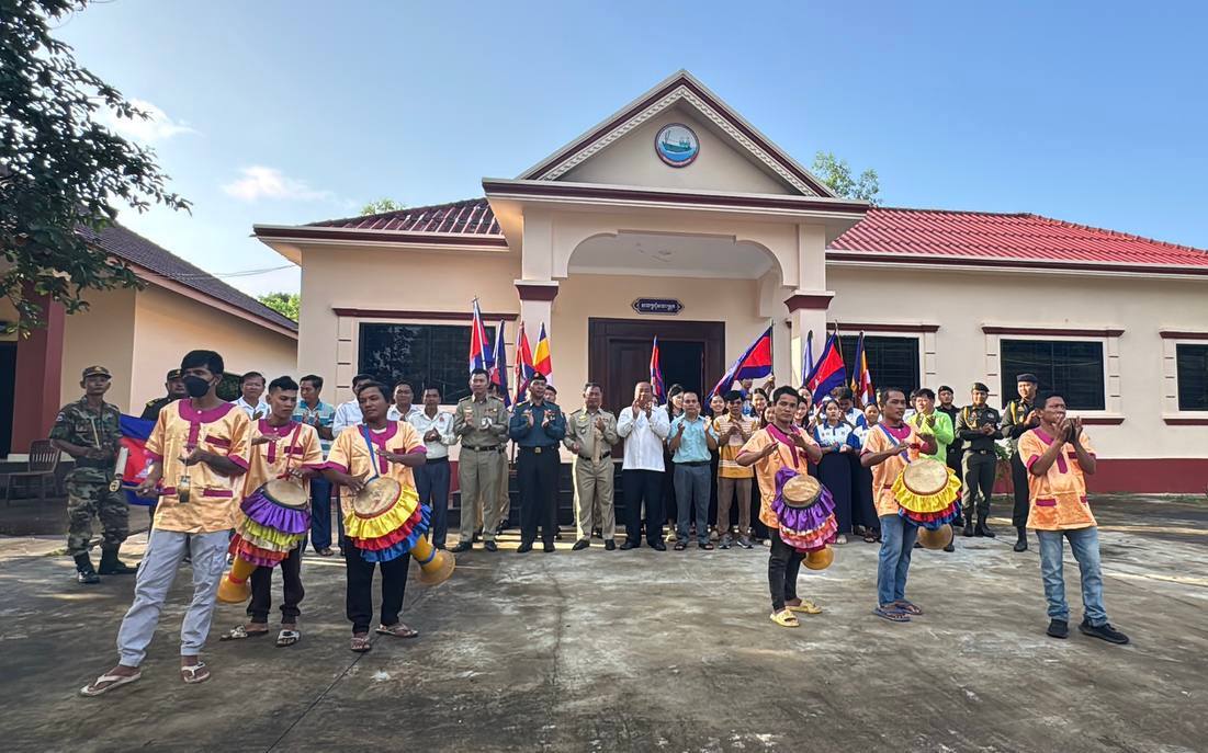 រដ្ឋបាលឃុំកែវផុស រួមជាមួយស្ថាប័នអង្គភាពជុំវិញឃុំកែវផុស វត្តអារាម វាយតាដោក វាយជួងអបអរសាទរ ការចុះ “បូជនីយដ្ឋានចងចាំនៃកម្ពុជា៖ ពីទីតាំងឧក្រិដ្ឋកម្មមកជាមណ្ឌលផ្សះផ្សានិងសន្តិភាព” ជាសម្បត្តិបេតិកភណ្ឌពិភពលោក