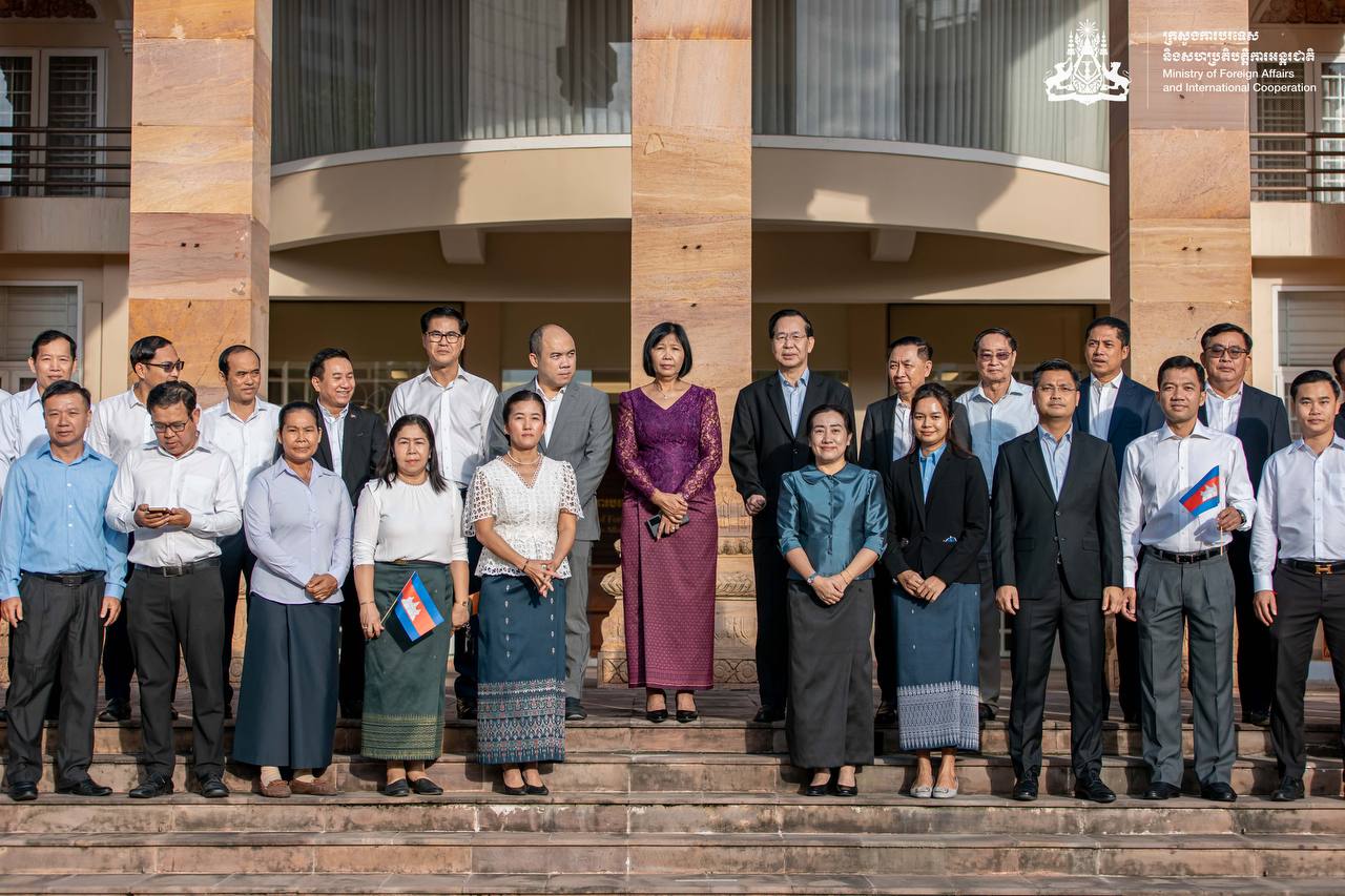 ថ្នាក់ដឹកនាំ និងមន្រ្តីរាជការនៃក្រសួងការបរទេស និងសហប្រតិបត្តិការអន្តរជាតិ សូមបួងសួងឧទ្ទិសកុសលជូនដល់វិញ្ញាណក្ខន្ធជនរងគ្រោះក្នុងរបបខ្មែរក្រហម ក្នុងឱកាសនៃការចុះបញ្ជីបេតិកភណ្ឌពិភពលោក «បូជនីយដ្ឋានចងចាំនៃកម្ពុជា៖ ពីទីតាំងឧក្រិដ្ឋកម្មមកជាមជ្ឈមណ្ឌលផ្សះផ្សា និងសន្តិភាព» នៅថ្ងៃសុក្រ ១រោច ខែអាសាឍ ឆ្នាំម្សាញ់ សប្តស័ក ព.ស. ២៥៦៩ ត្រូវនឹងថ្ងៃទី១១ ខែកក្កដា ឆ្នាំ ២០២៥